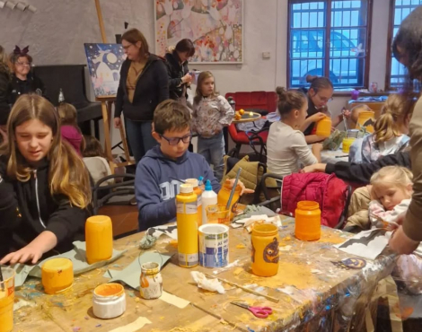 Obrázek k akci VÝROBA STRAŠIDELNÝCH LUCERNIČEK NA CESTU K FOTOPOINTU