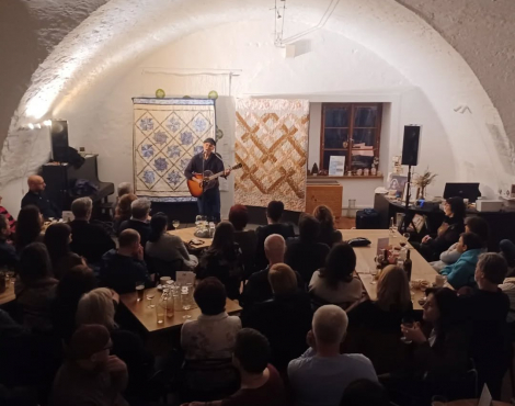 Obrázek k akci HUDEBNÍ SKLEPY - JAMES HARRIES