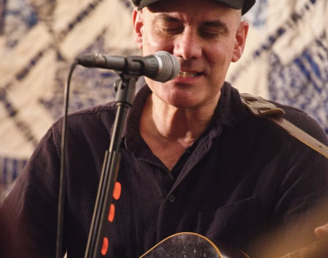 Obrázek k akci HUDEBNÍ SKLEPY - JAMES HARRIES