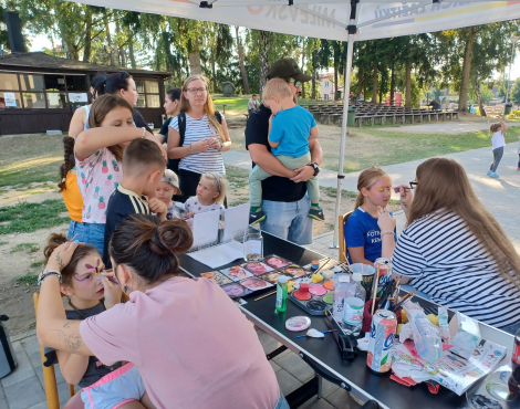 Obrázek k akci PRÁZDNINOVÉ LOUČENÍ S BARVAMI V AMFÍKU